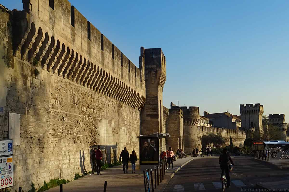 Remparts d'Avignon allée de l'Oulle © VF