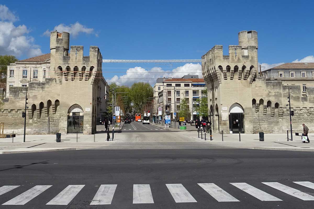 Remparts d'Avignon Porte de la République © VF