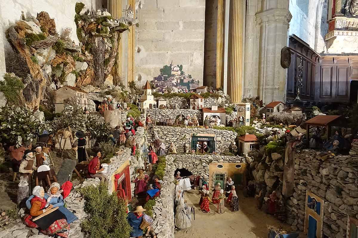 Crèche de Noël à Bonnieux