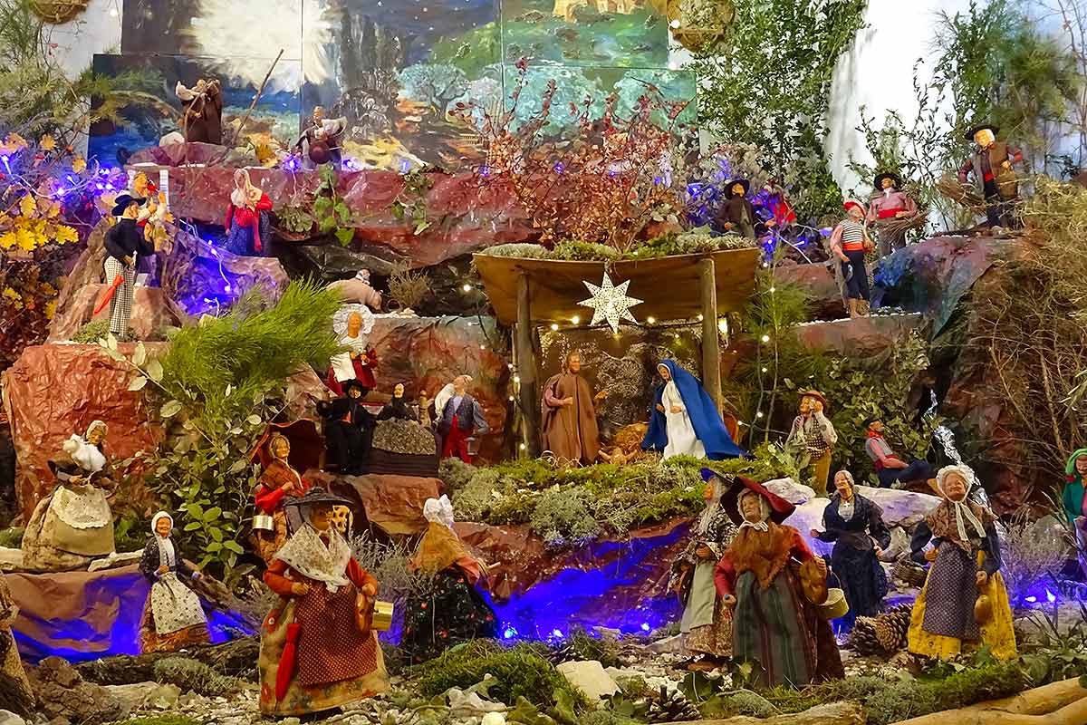 Crèche de Noël à Joucas ©