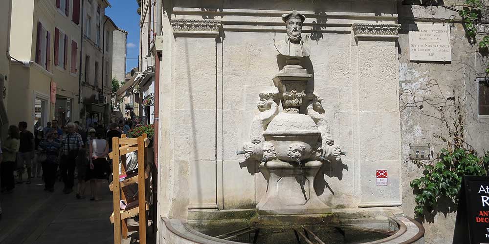Saint Remy de Provence Fontaine de Nostradamus