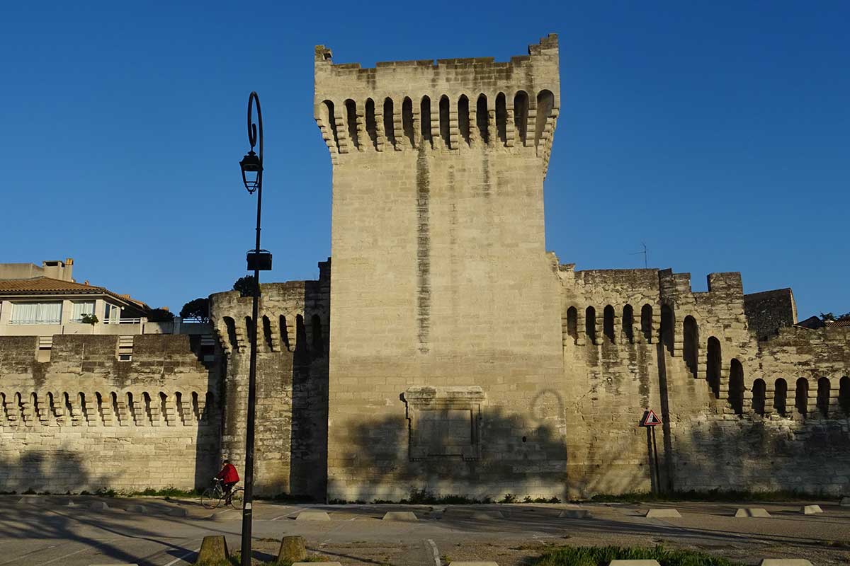 Avignon ramparts allé&e de l'Oulle © VF