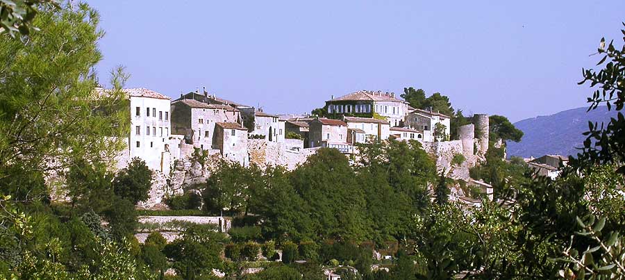 MENERBES village of the Luberon in Provence | Photos Horizon Provence