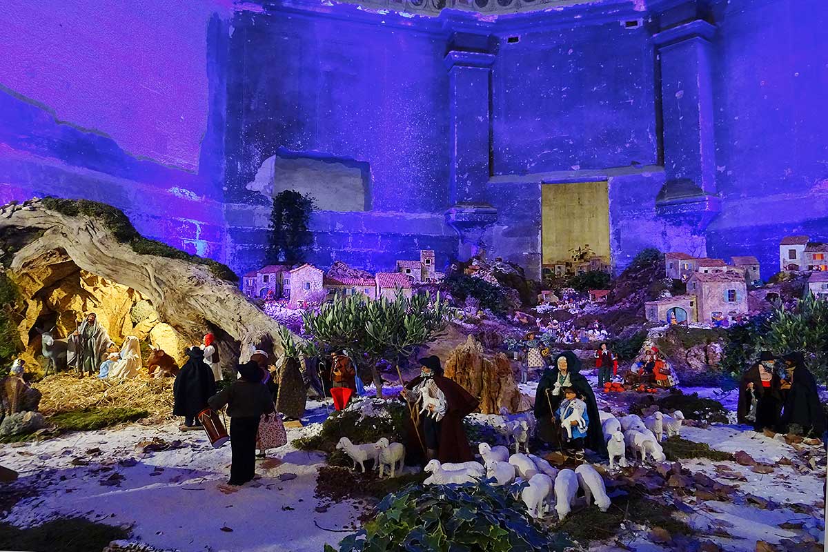 Crèche de Noël à Avignon © VF