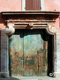 Porte peinte roussillon
